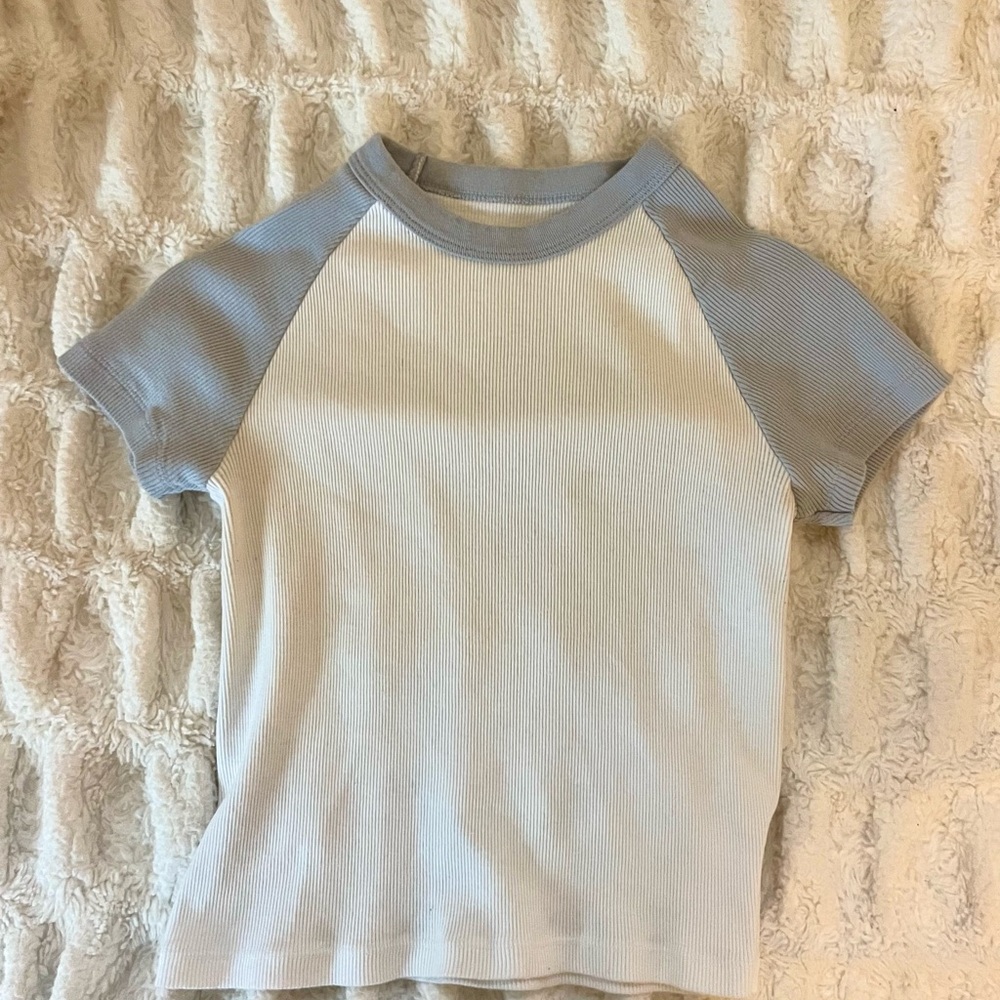 Brandy Melville Blue and White Baby Tee